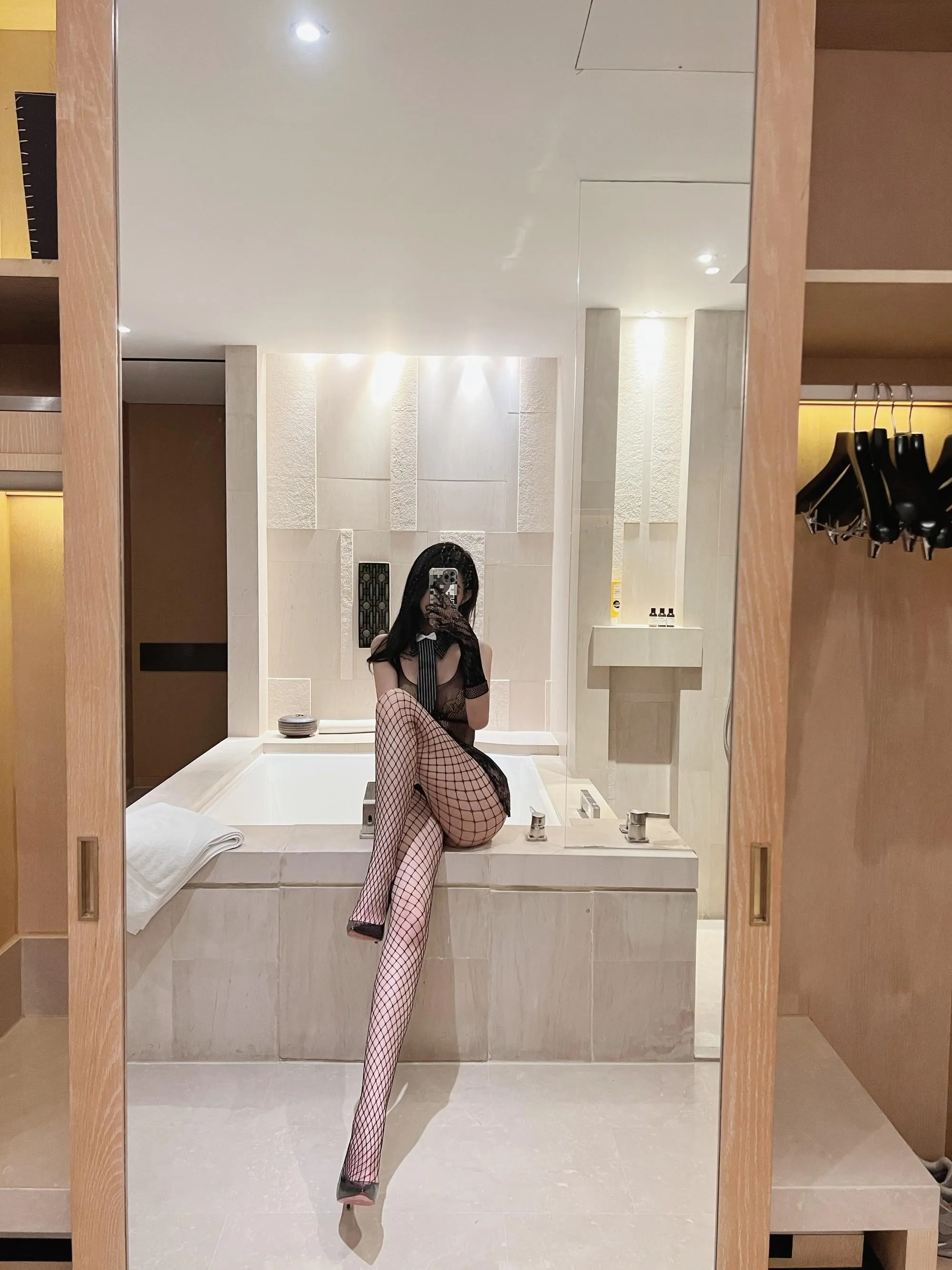 NO.031 葛征GEZHENG – 网洞黑丝浴室 [20P]插图5